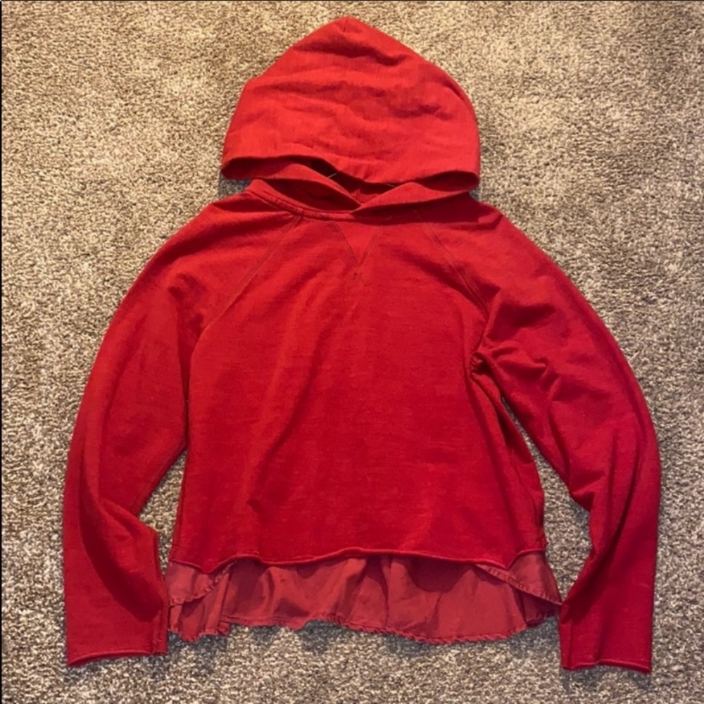 Lululemon pullover with cute back